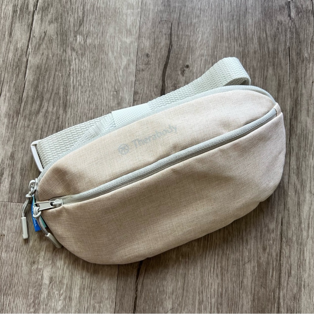 Therabody United Beige White Waist Fanny Pack Belt Bag